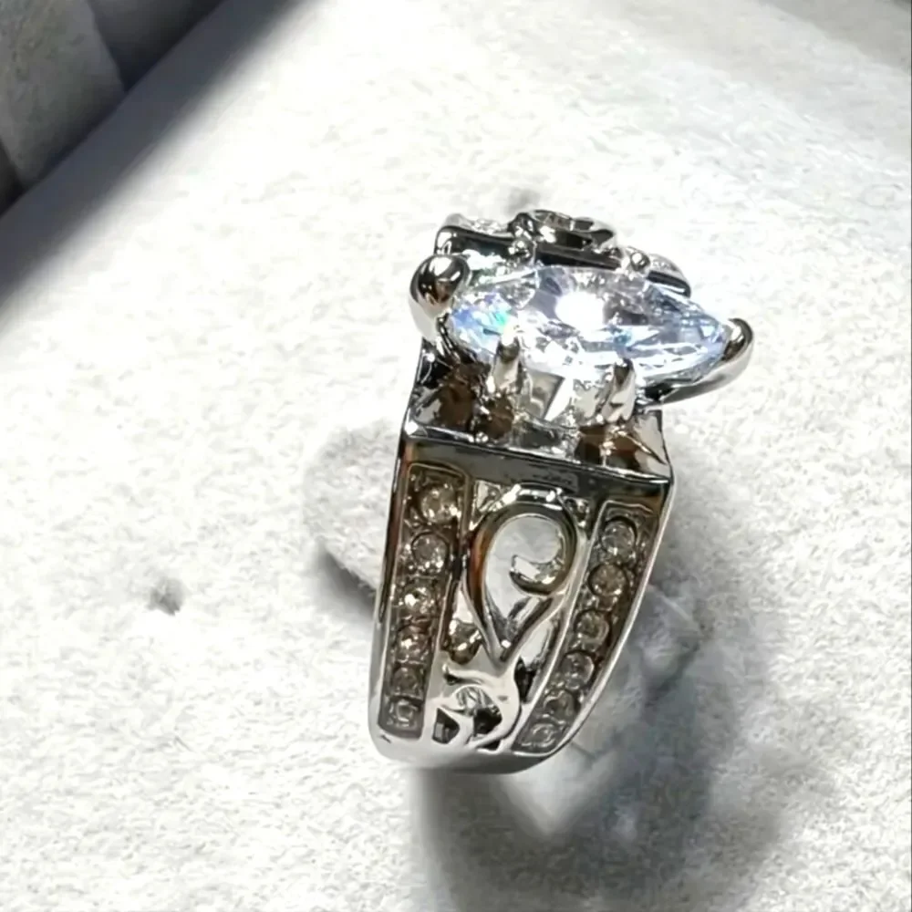 Diamond horse eye double layered diamond wedding ring